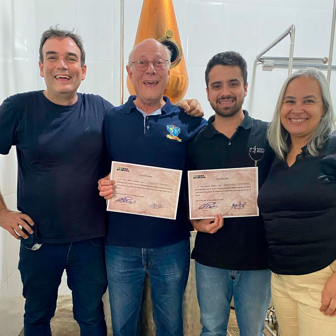 fredi-da-it44-e-natanael-bonicontro-da-cachaça-companheira--e-um-curso-de-destilaçao